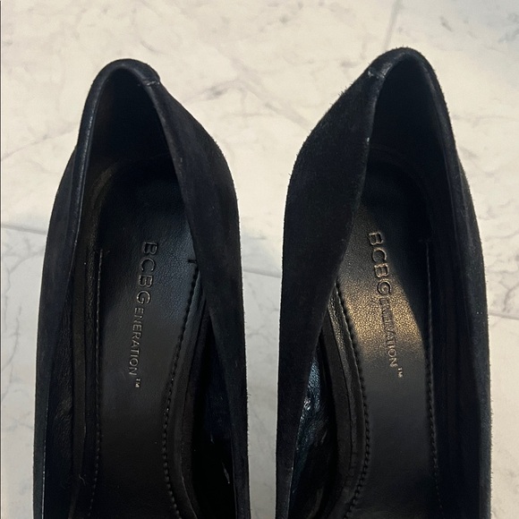 BCBGMaxAzria Classic Black Heels - Picture 4 of 10